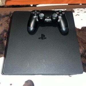 PlayStation 4 slim
